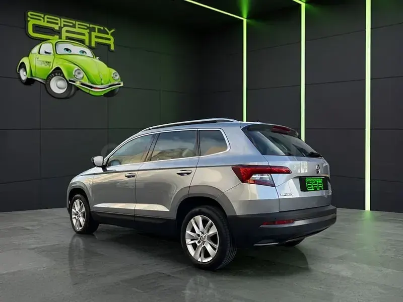 Usado Skoda Karoq Ambition 116 CV (85 kW) 2018 Gris / plata SUV