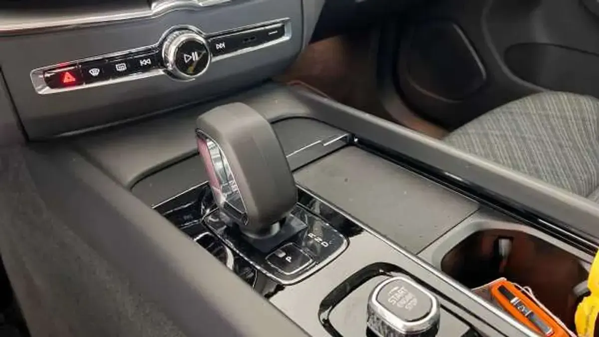 Usado Volvo XC60 Core 197 CV (144 kW) 2023 Rojo SUV