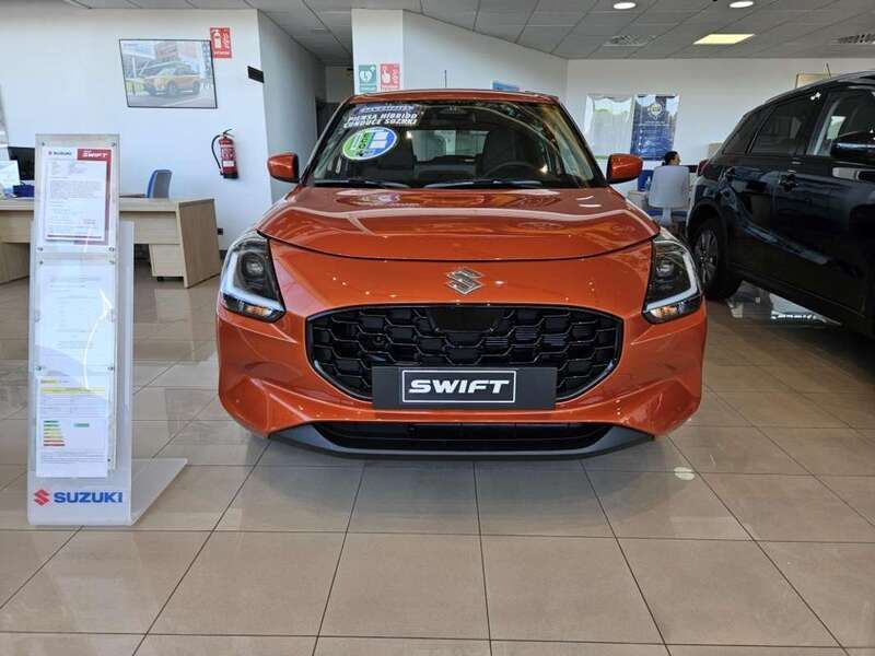 Usado Suzuki Swift 83 CV (61 kW) 2024 Naranja Utilitario
