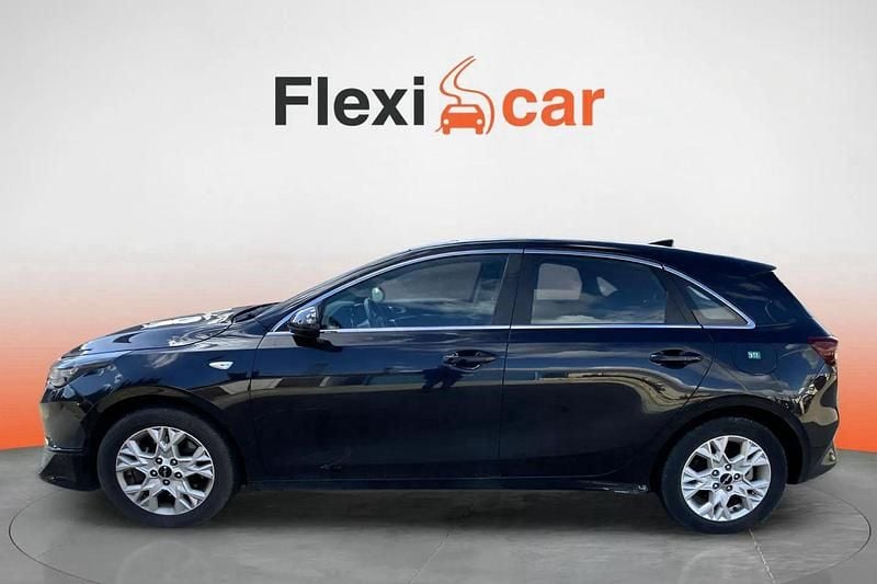 Begagnad Kia Ceed 160 HK (117 kW) 2022 Svart Halvkombi