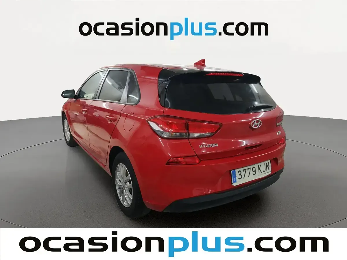 Usado Hyundai i30 110 CV (80 kW) 2018 Rojo Berlina