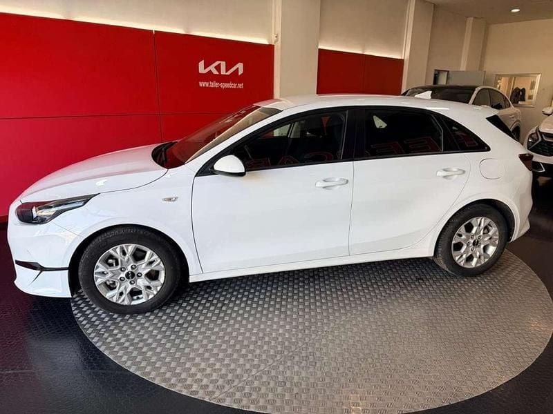 Usado Kia Ceed 101 CV (74 kW) 2024 Blanco Utilitario