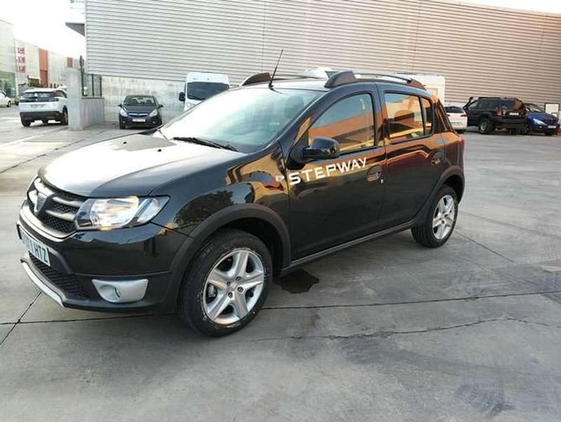 Usado Dacia Sandero Stepway 90 CV (66 kW) 2013 Negro Utilitario