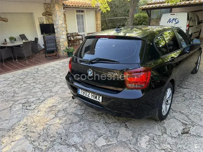 Usado BMW 118 143 CV (105 kW) 2012 Negro Utilitario