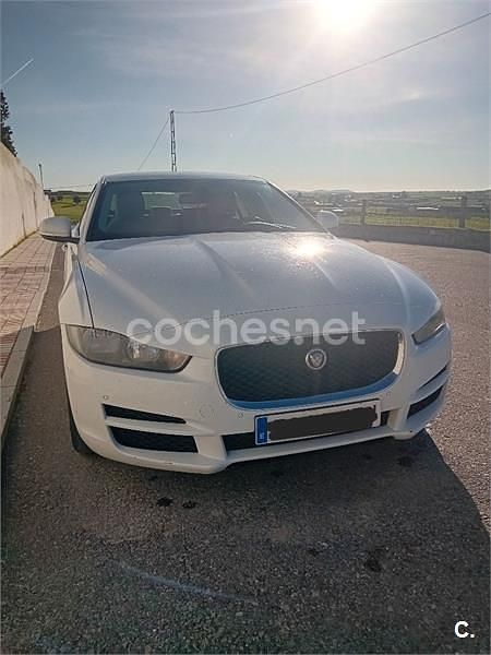 Usado Jaguar XE Prestige 180 CV (132 kW) 2016 Blanco Berlina