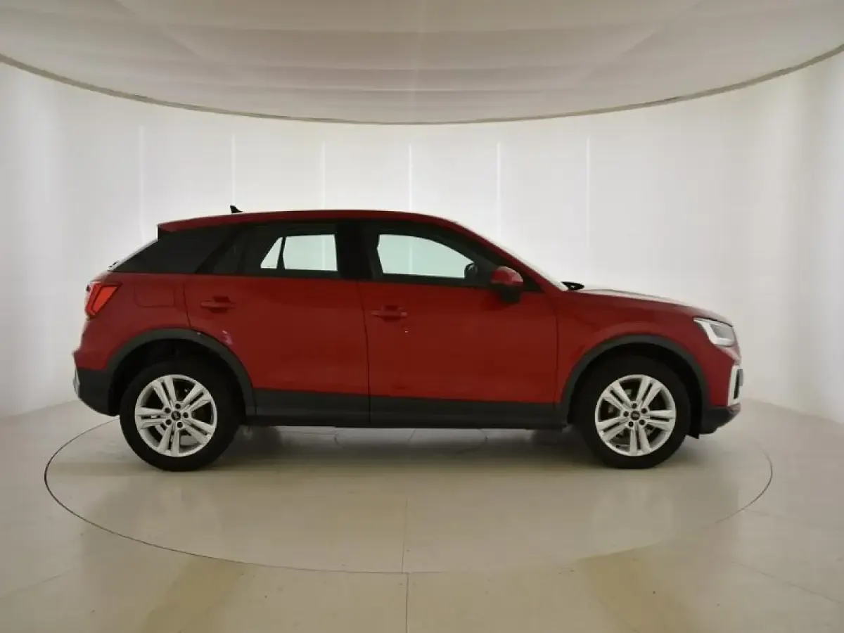 Usado Audi Q2 Advanced Plus 116 CV (85 kW) 2023 Rojo SUV