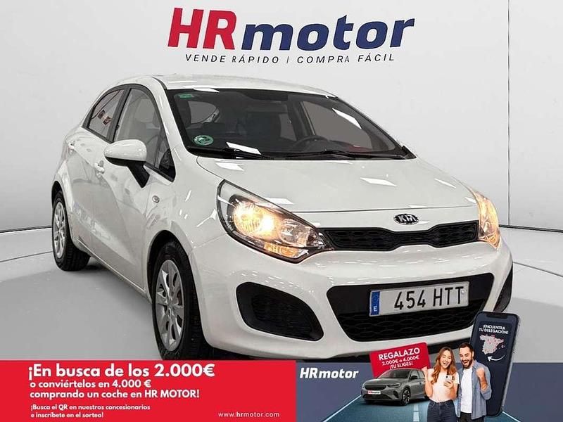 Blanco Usado 2013 Kia Rio Utilitario | 7290 € (Precio justo) - Imagen 1/4
