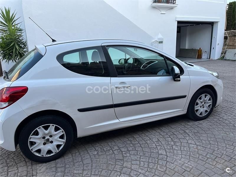 Usado Peugeot 207 90 CV (66 kW) 2011 Blanco Berlina