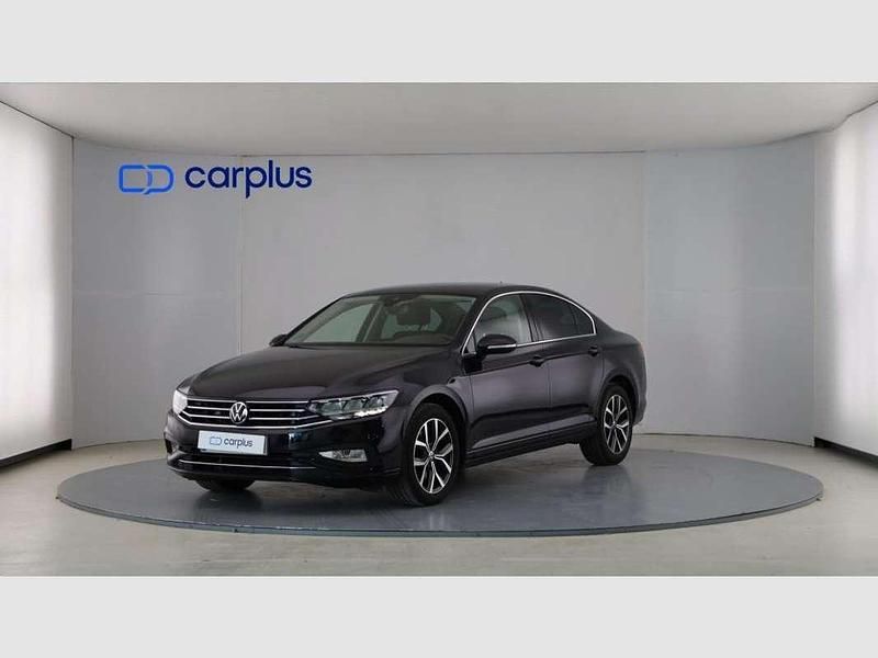 Negro Usado 2021 VW Passat Executive Berlina | 22.390 € (Precio justo) - Imagen 1/4