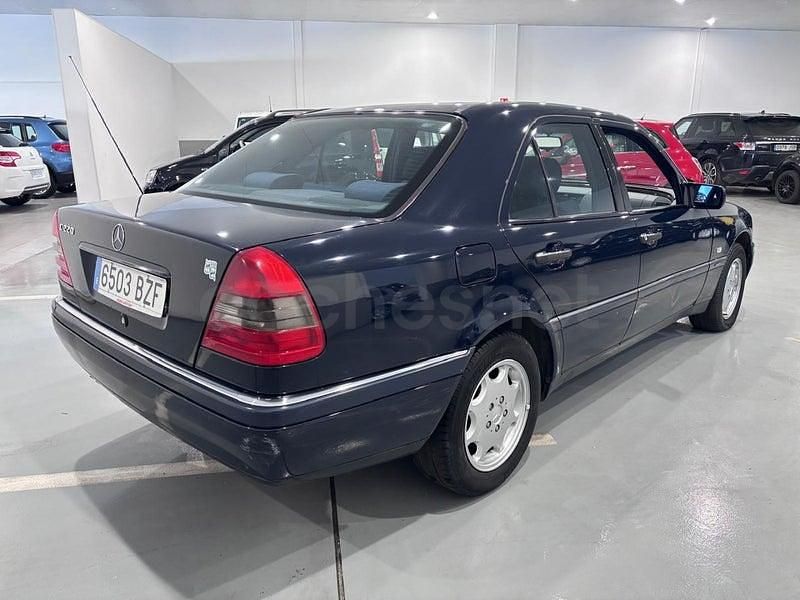 Usado Mercedes C220 Elegance 150 CV (110 kW) 1996 Azul Berlina