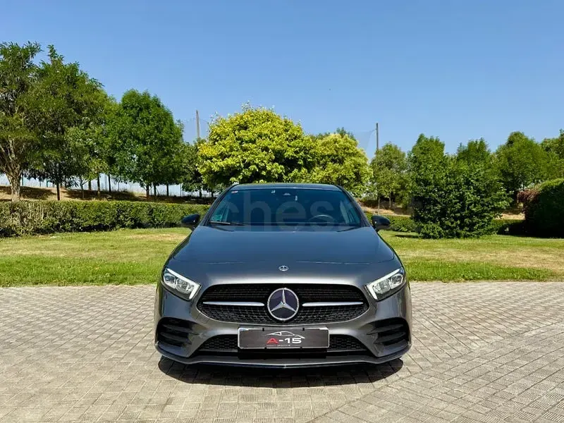 Usado Mercedes A180 116 CV (85 kW) 2021 Gris / plata Berlina