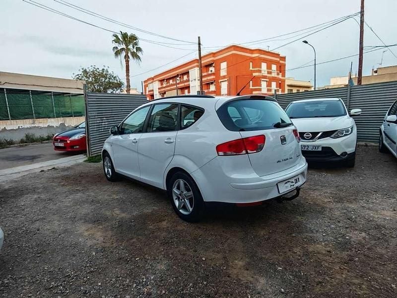 Usado Seat Altea XL Ecomotive 105 CV (77 kW) 2013 Blanco Monovolumen
