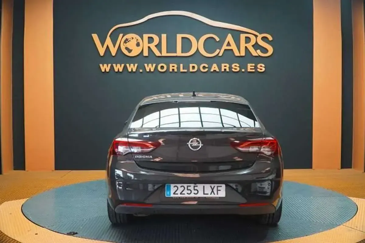 Usado Opel Insignia Sport 122 CV (89 kW) 2022 Gris Berlina