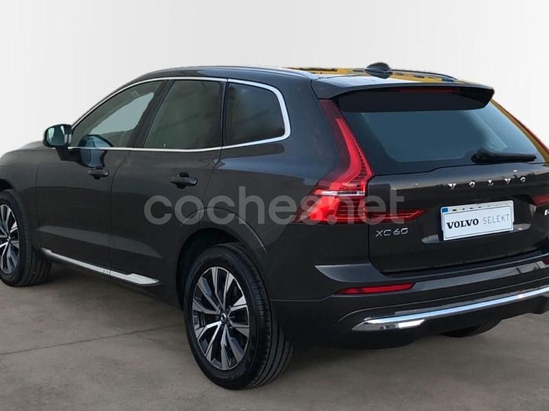 Usado Volvo XC60 Plus 197 CV (144 kW) 2022 Gris / plata SUV