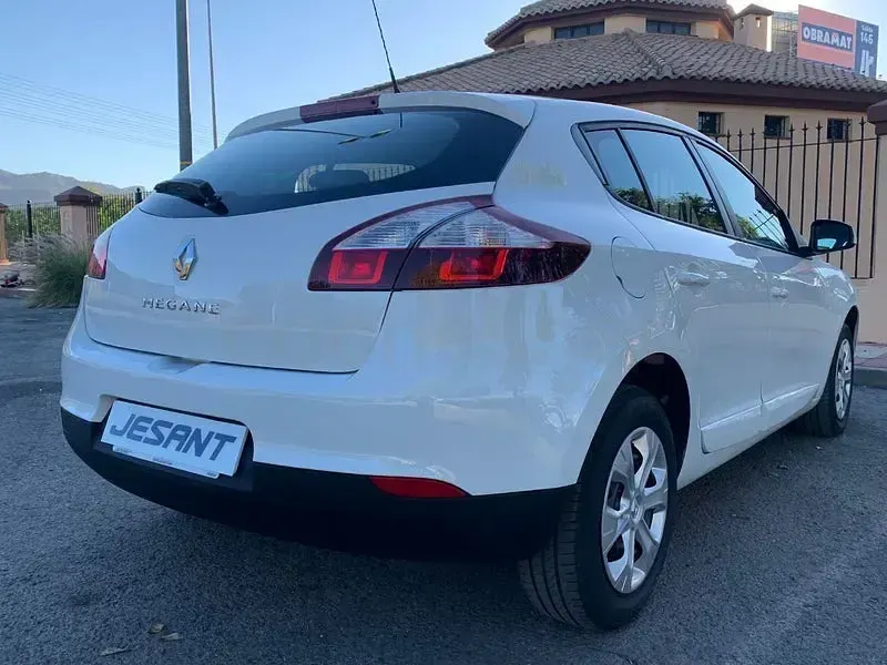 Usado Renault Mégane Intens 90 CV (66 kW) 2016 Blanco Berlina