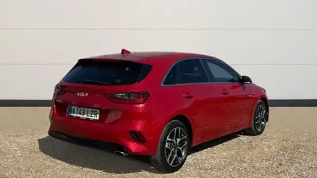Usado Kia Ceed 120 CV (88 kW) 2022 Rojo Utilitario