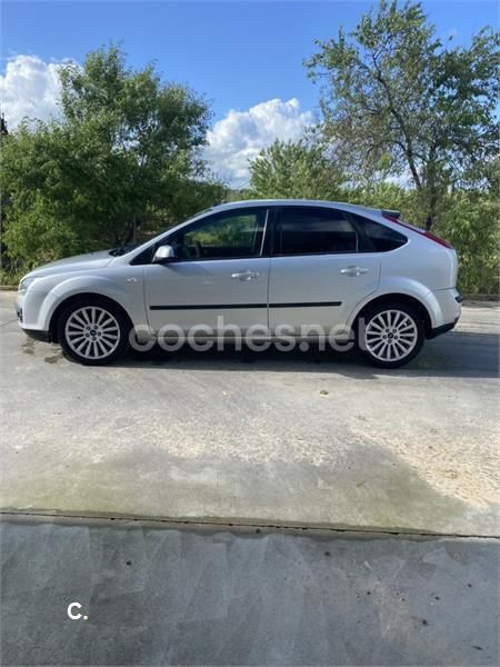 Gris / plata Usado 2007 Ford Focus Trend Berlina | 3100 € (Precio justo) - Imagen 1/3