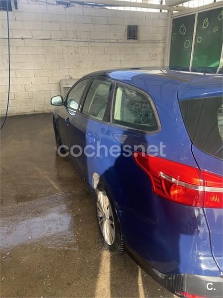 Usado Ford Focus Trend 120 CV (88 kW) 2016 Azul Familiar