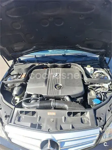 Usado Mercedes C200 136 CV (100 kW) 2010 Negro Berlina