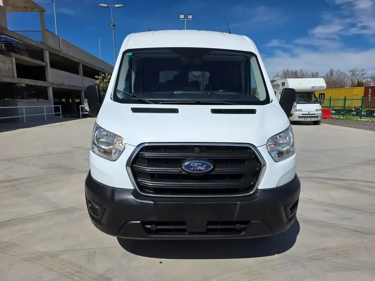 Usado Ford Transit Trend 130 CV (95 kW) 2021 Blanco Familiar