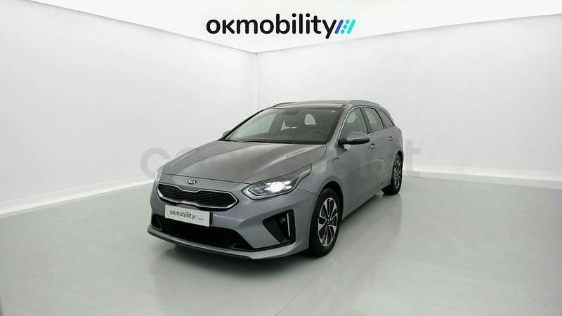 Usado Kia Ceed 120 CV (88 kW) 2021 Gris / plata Utilitario