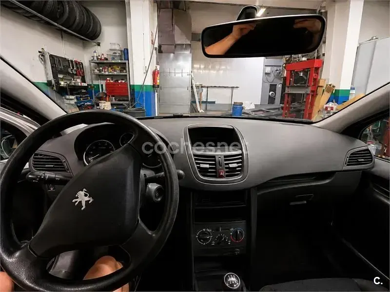 Usado Peugeot 207 75 CV (55 kW) 2008 Blanco Berlina