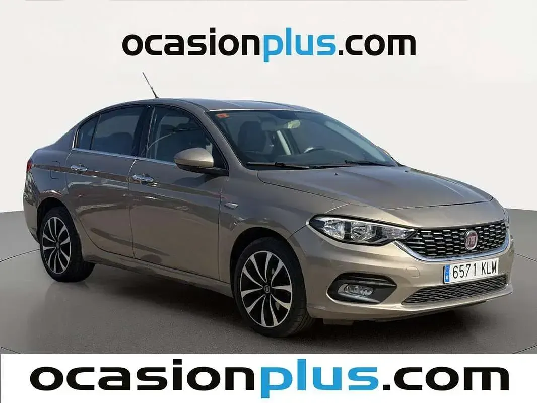Usado Fiat Tipo Lounge 95 CV (69 kW) 2018 Beige Berlina