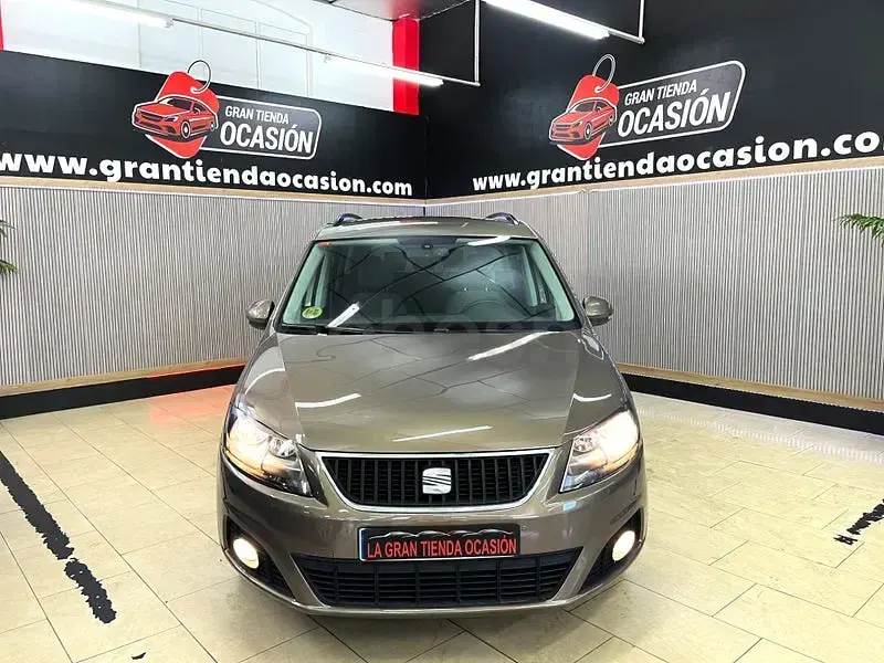 Usado Seat Alhambra Style 140 CV (102 kW) 2014 Marrón Monovolumen