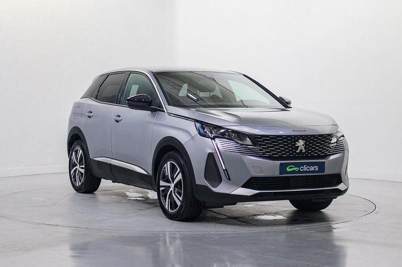Usado Peugeot 3008 Allure 180 CV (132 kW) 2024 Gris / plata SUV