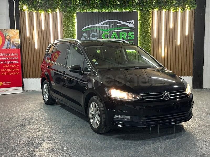 Usado VW Touran Advance 150 CV (110 kW) 2017 Negro Monovolumen