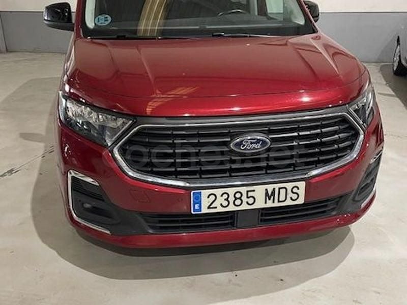 Usado Ford Tourneo Connect Titanium 122 CV (89 kW) 2023 Granate Monovolumen