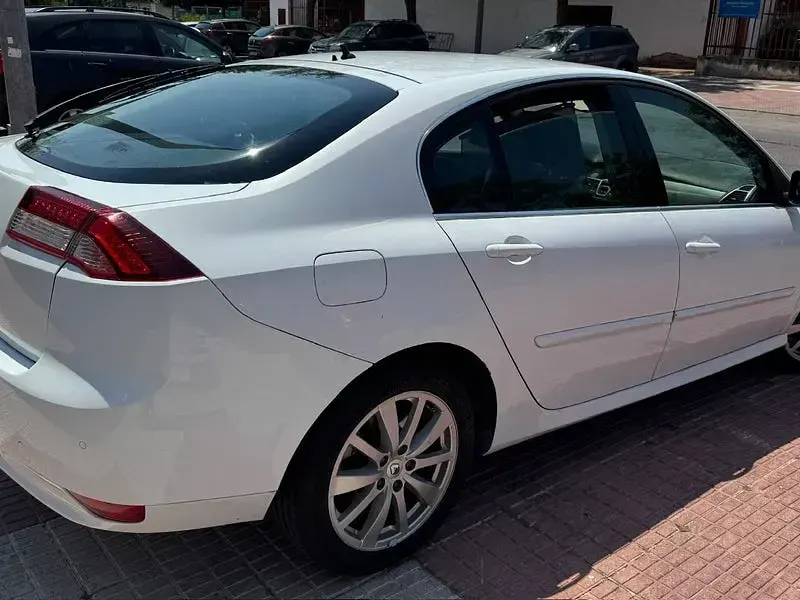 Usado Renault Laguna III Dynamique 110 CV (80 kW) 2012 Blanco Berlina
