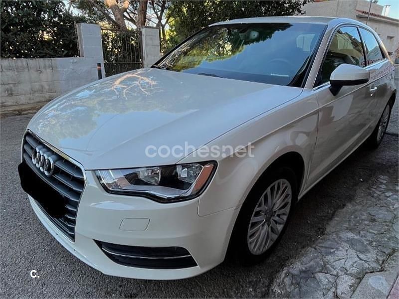 Usado Audi A3 Ambition 105 CV (77 kW) 2013 Blanco Berlina