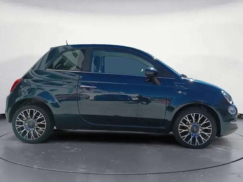 Käytetty Fiat 500 Dolcevita 70 HP (51 kW) 2023 Sininen Sedan