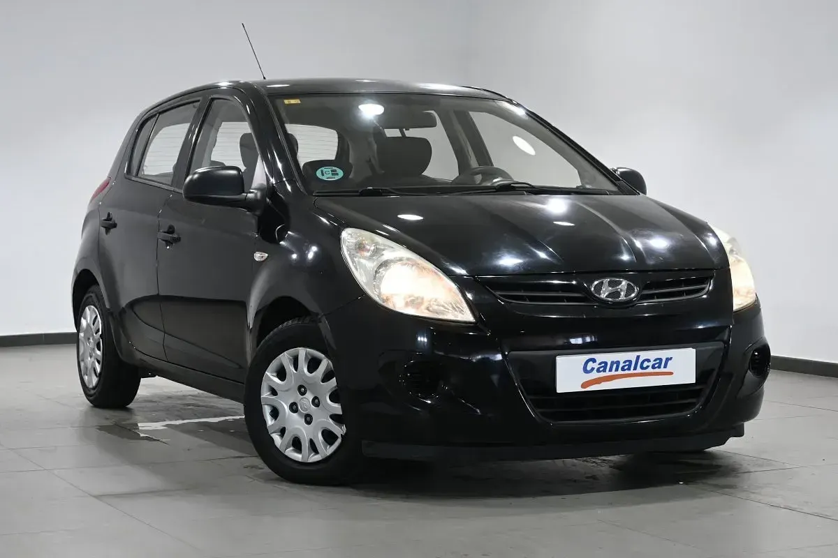 Usado Hyundai i20 Classic 78 CV (57 kW) 2010 Negro Utilitario