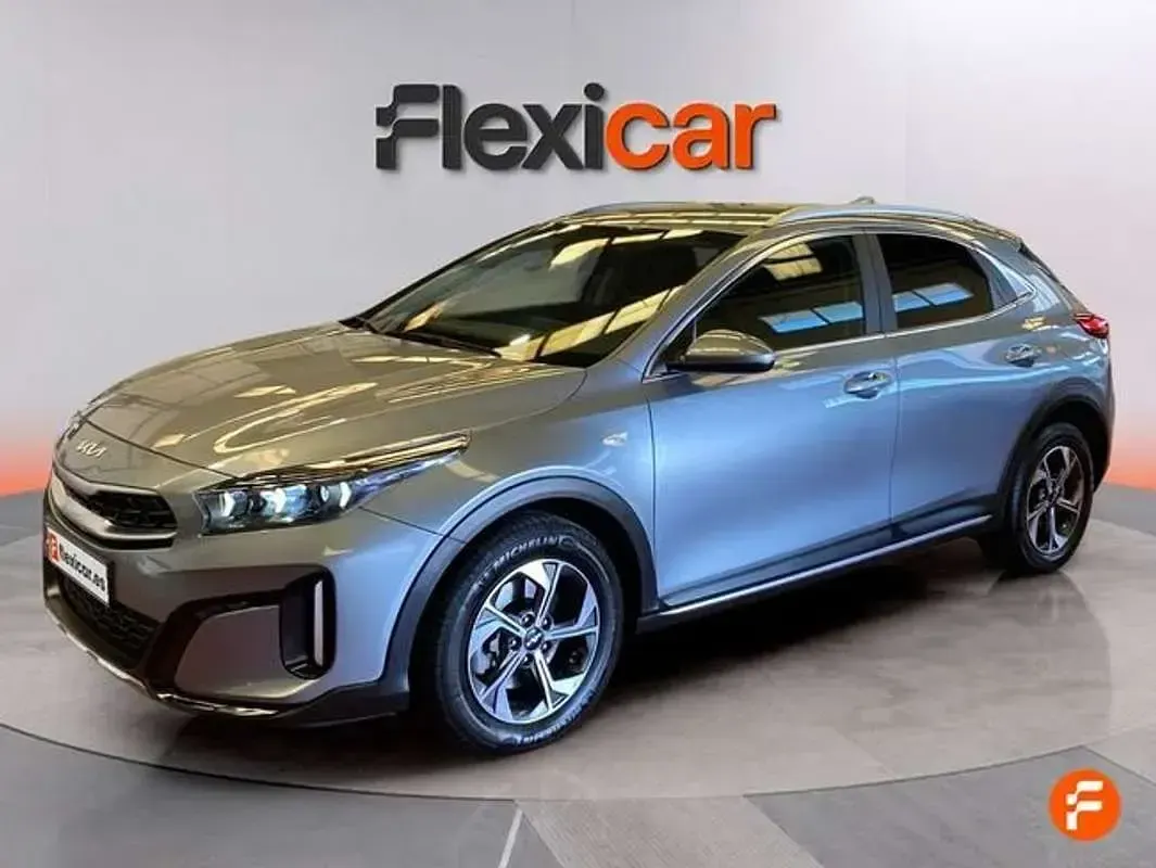 Usado Kia XCeed 136 CV (100 kW) 2024 Gris SUV