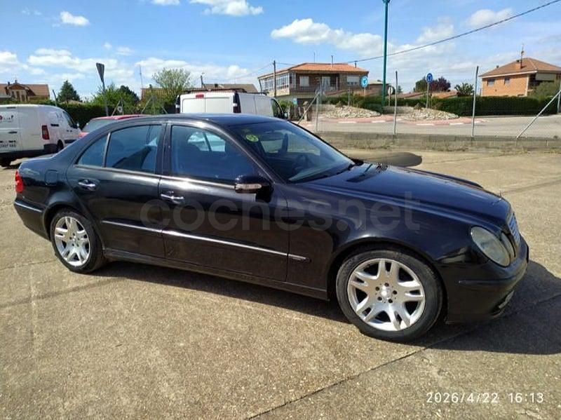 Usado Mercedes E320 Avantgarde 224 CV (164 kW) 2007 Negro Berlina