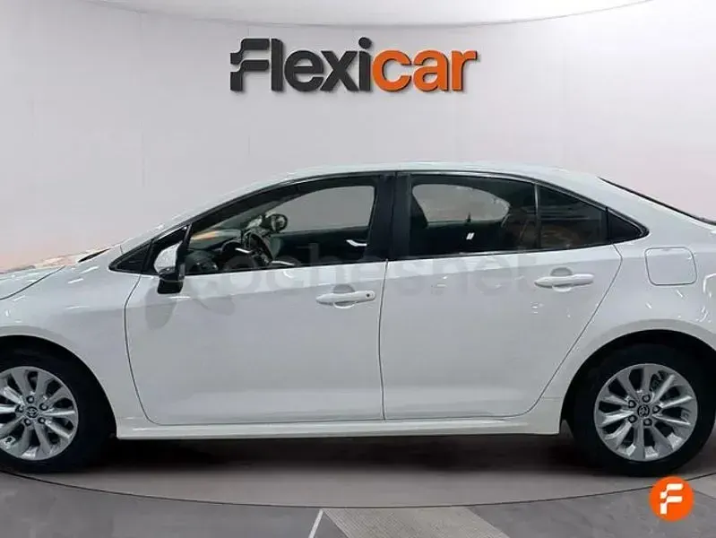 Usado Toyota Corolla Active 122 CV (89 kW) 2022 Blanco Berlina