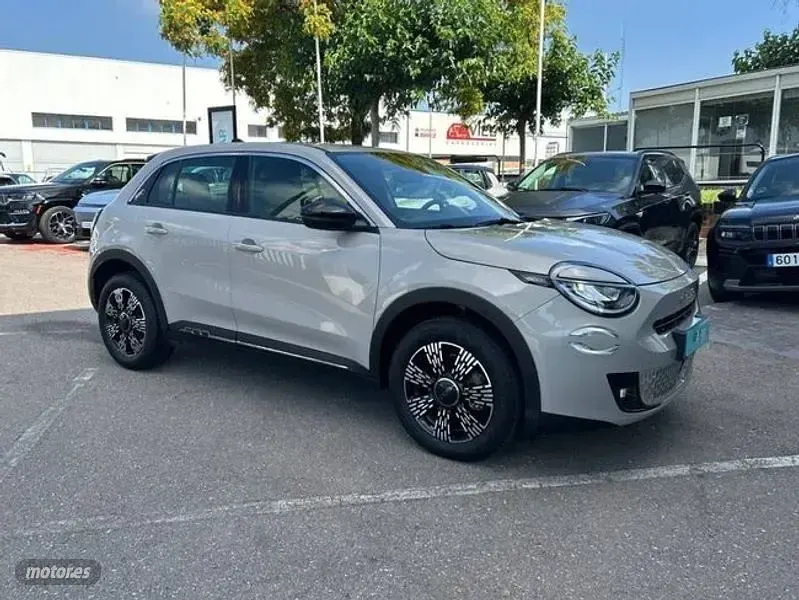 Usado Fiat 600 101 CV (74 kW) 2025 Marrón SUV