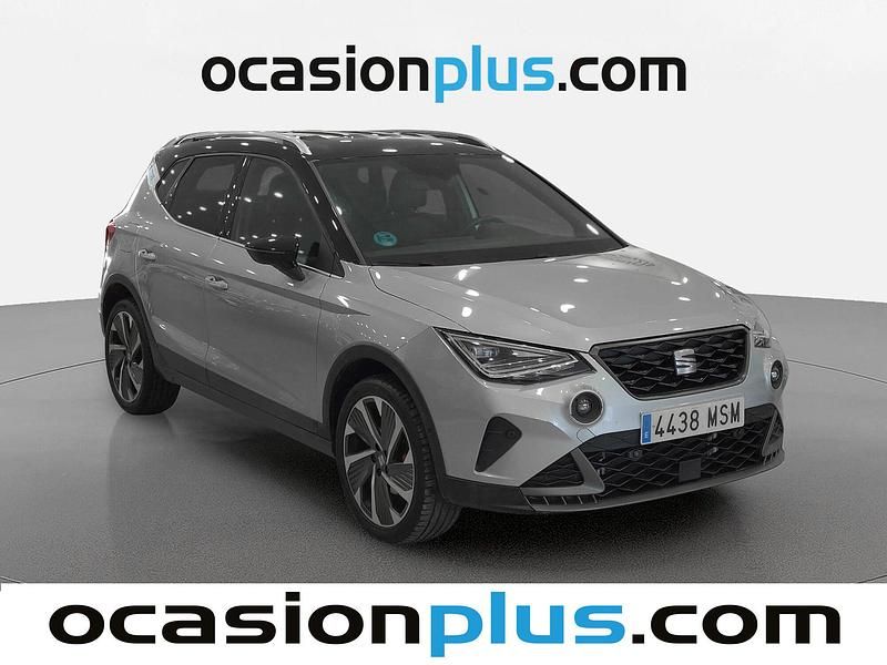 Usado Seat Arona FR 150 CV (110 kW) 2024 Gris / plata SUV