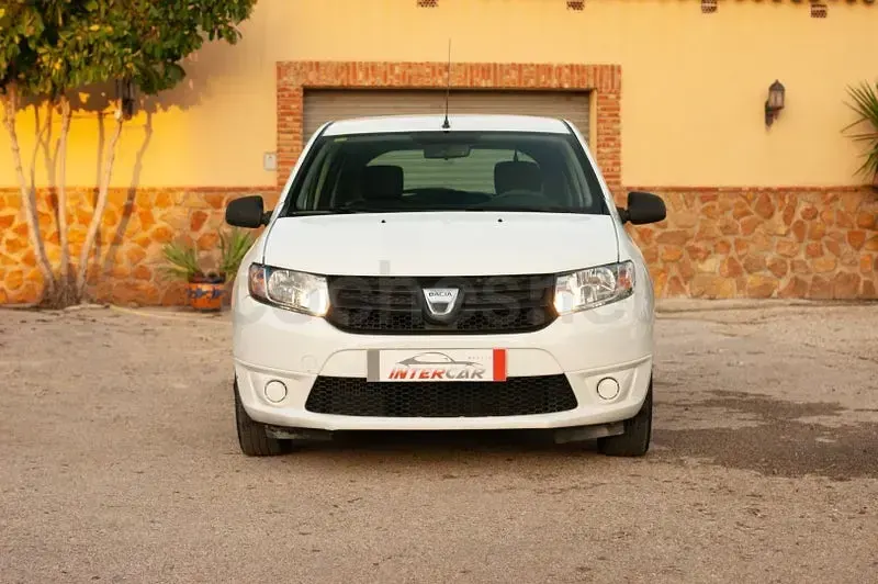 Usado Dacia Sandero Ambiance 75 CV (55 kW) 2013 Blanco Berlina