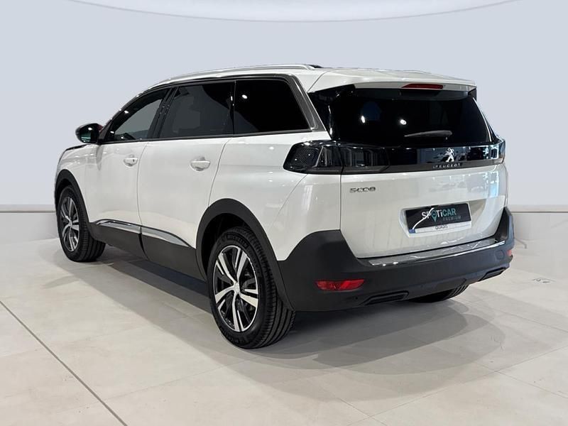 Usado Peugeot 5008 Allure 130 CV (95 kW) 2024 Blanco Monovolumen