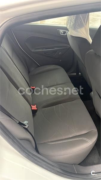 Usado Ford Fiesta Trend 82 CV (60 kW) 2015 Blanco Berlina