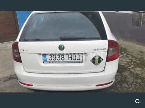 Usado Skoda Octavia Family 105 CV (77 kW) 2012 Blanco Berlina