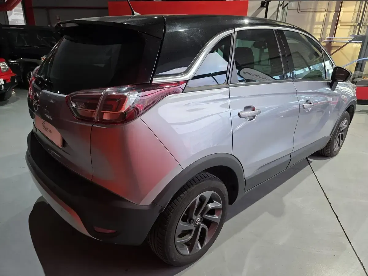 Usado Opel Crossland X Edition 110 HP (80 kW) 2019 Cinzento SUV
