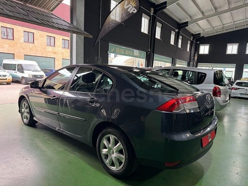 Usado Renault Laguna III Dynamique 130 HP (95 kW) 2009 Cinzento Sedan