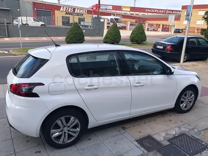 Usado Peugeot 308 Style 130 CV (95 kW) 2018 Blanco Berlina