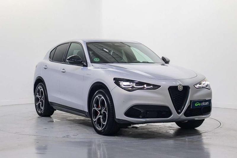 Usado Alfa Romeo Stelvio Veloce 209 CV (153 kW) 2024 Plateado SUV