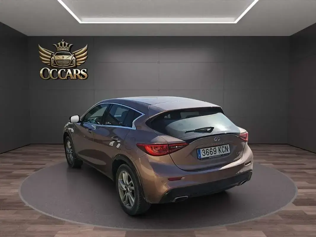 Usado Infiniti Q30 Premium 170 CV (125 kW) 2017 Beige Utilitario