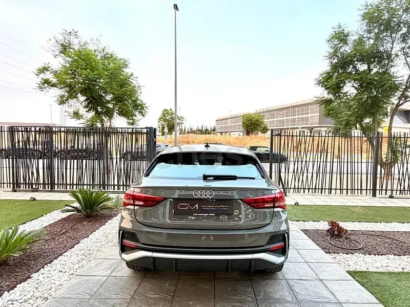 Usado Audi Q3 Sportback S-Line 150 CV (110 kW) 2021 Gris / plata SUV